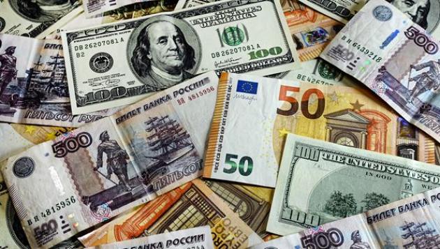 Dollaro ai minimi dal 2022, euro a 1,1282 (+0,8%), sterlina a 1,3015, franco svizzero a 1,2202 ai massimi storici