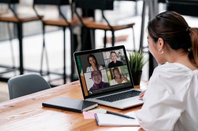 Come una comunità internazionale di donne sta trasformando l'inglese online in amicizia nella vita reale