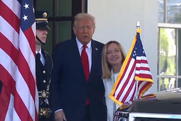 Meloni a colloquio da Trump a Mar-a-Lago, il tycoon: "Lei ha preso d'assalto l'Europa", 