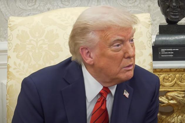 Usa, Trump firma ordine esecutivo per allentare pressione dazi su auto, tariffe su acciaio e alluminio si sommano al 25% attuale