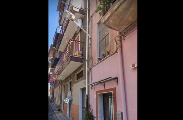 Catania, madre lancia bambina di 7 mesi dal balcone del 2° piano, la 40enne era stata sottoposta a due tso in passato, piccola morta