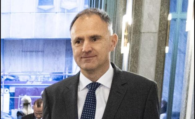 Riarmo, il braccio destro di von der Leyen André Denk a capo dell'Agenzia europea per la difesa, gestirà il rifornimento di munizioni e missili