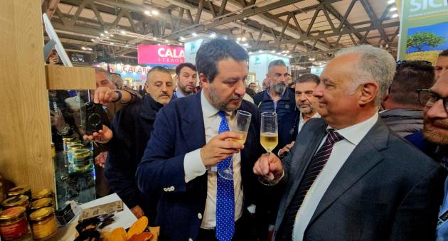 Salvini al Padiglione Sicilia di TuttoFood: “Adoro la Sicilia, orgoglio del Made in Italy”
