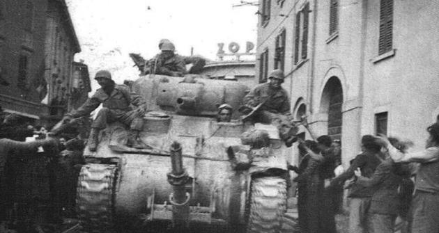 Giornata della vittoria sul nazismo, 21 aprile 1945 l'Armata rossa entra a Berlino, il 30 aprile il “suicidio” di Hitler e l’8 maggio la firma della resa incondizionata della Germania