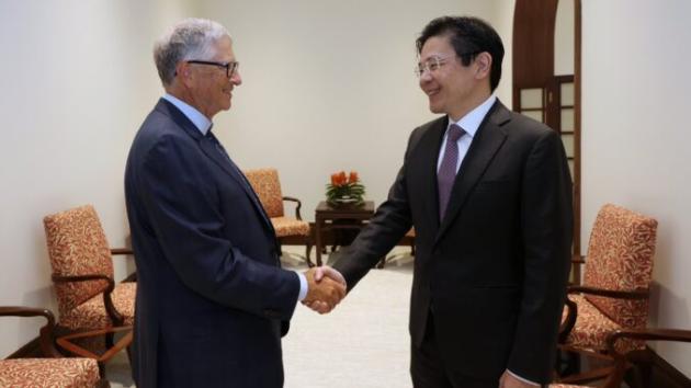 Bill Gates, Lawrence Wong