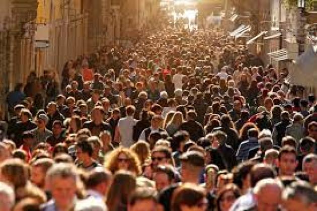 Turismo, flussi in crescita, ma l'overtourism può costituire una minaccia senza infrastrutture e servizi di mobilità efficienti