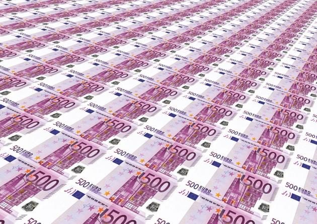 Il Denaro come Surrogato Affettivo, Parte 3 di 4; la Triade del Controllo: Moralismo, Perbenismo e Ambizione, quando il valore si perde nel prezzo e l’umano nel ruolo