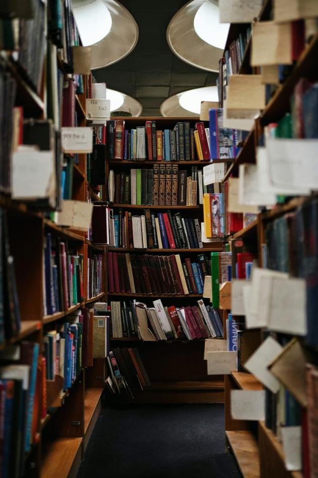Biblioterapia: anche solo per sei minuti leggere può ridurre lo stress del 68%