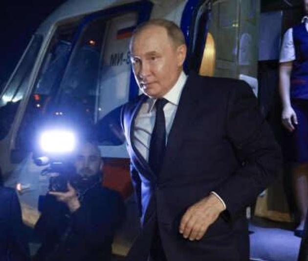 Attentato ucraino contro l'elicottero di Putin tramite droni, ormai il guitto Zelensky ha gettato la maschera 