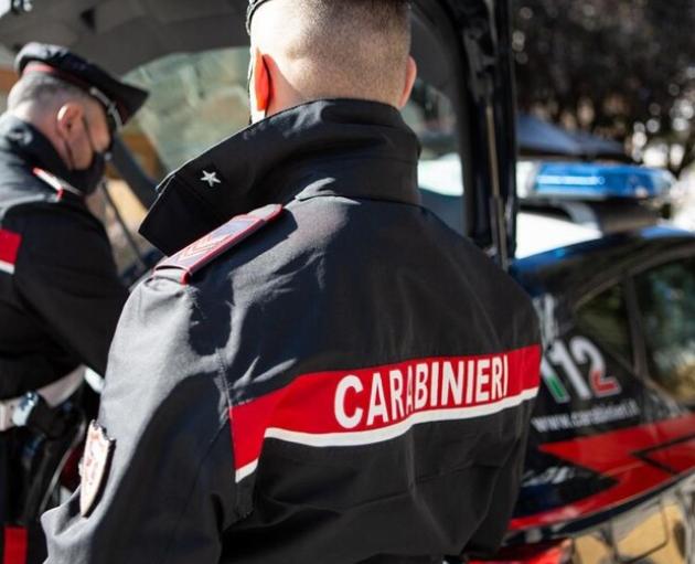 Carasco, fingono di voler comprare dei gioielli e mettono a segno un furto sotto gli occhi delle commesse