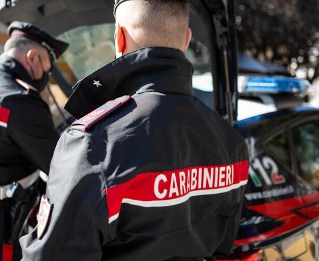 Genova, maxi rissa tra una cinquantina di giovani sul lungomare, sei carabinieri finiscono all'ospedale 