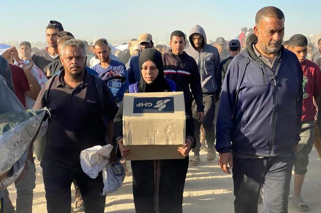 Gaza, chiusi per oggi i centri di distribuzione degli aiuti della Ghf, l'Idf minaccia: "Alla larga, è zona di combattimento"