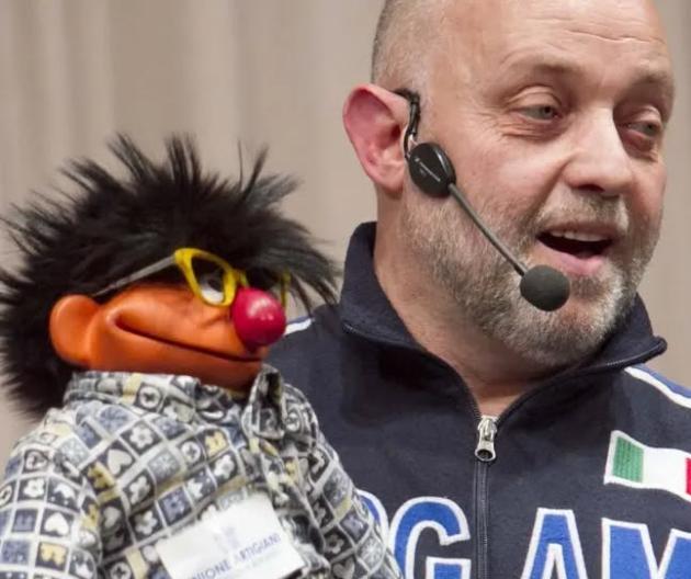 Addio a Pietro Ghislandi, morto a 68 anni dopo una 'lunga malattia' il comico e ventriloquo del pupazzo Sergio, recitò anche con Pozzetto 