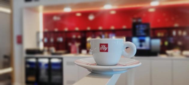illycaffè, al via partnership con Iberia; da giugno 2025 il blend italiano sui voli a lungo raggio e nelle VIP lounge