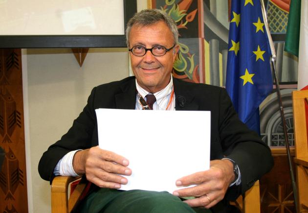 Addio a Giancarlo Santalmassi, morto il primo giornalista a condurre il Tg2 ed ex direttore di Radio 24, aveva 83 anni