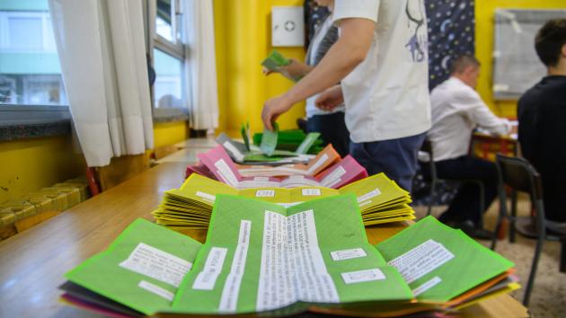 Varese, frase choc della scrutatrice al seggio del referendum: "I trans sono scarti da eliminare", lei nega: "Parlavo del trasloco a casa"