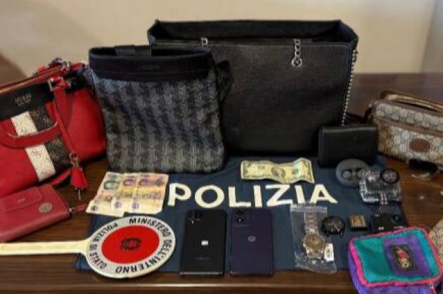 Genova, rubavano cellulari e computer sui treni e li nascondevano nella carta stagnola, 3 arresti e 2 denunce