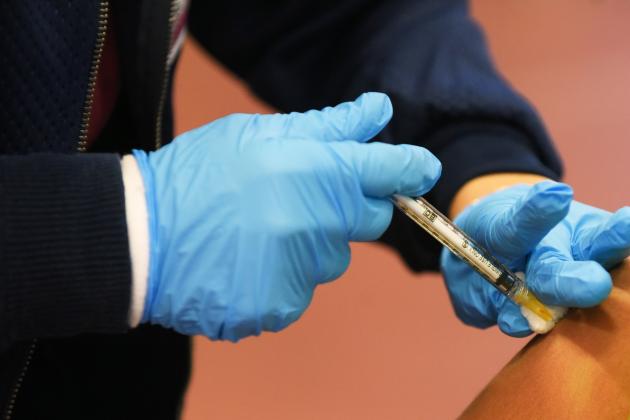 Rimini, falsi vaccini Covid per ottenere il green pass, medico Roberto Bonato e 74 pazienti verso il processo: € 250 per poter lavorare