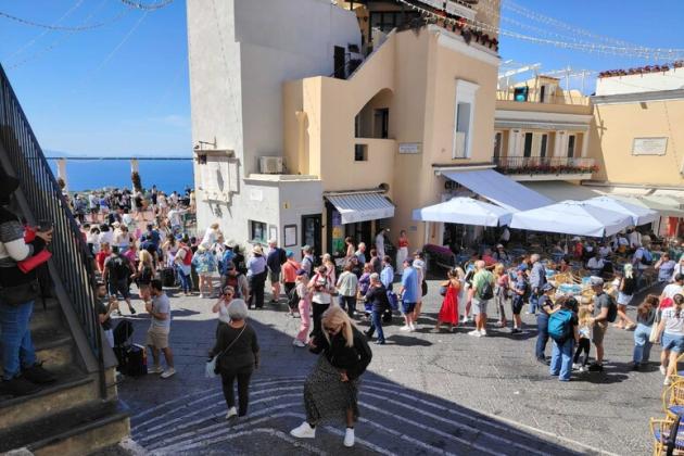 Capri, vietato disturbare il turista e salta fuori la normativa anti petulanza con multe fino a 649 euro