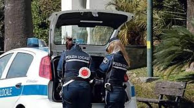 Genova, indagati ex assessore alla sicurezza e comandante polizia locale, perquisizioni negli uffici comunali