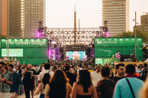 Plenitude porta energia sostenibile ai festival musicali, batterie e fotovoltaico per eventi live in Italia e in Europa