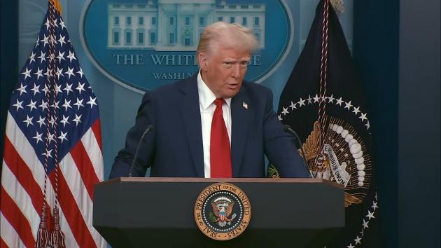 Usa, stretta Trump su arrivo nuovi studenti stranieri: “Obbligo di consegna profili social per valutazione ‘segnali di ostilità’”, la mossa dopo stop a immatricolazioni Harvard e colloqui con ambascia