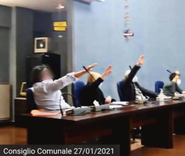 Cogoleto, accusati di saluto romano nel giorno della Memoria, assolti tre ex consiglieri comunali