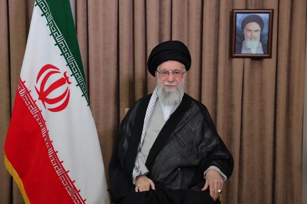 Iran, “Khamenei ha nominato 3 successori in caso di sua morte, non c’è il figlio Mojtaba, sceglierá l’assemblea degli esperti”
