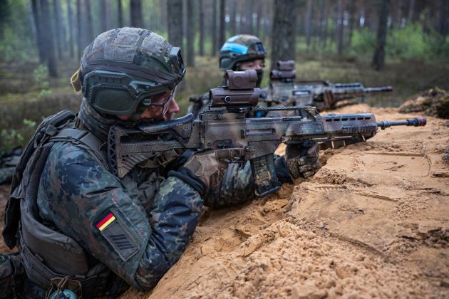 La Germania si prepara alla guerra contro la Russia e va verso reintroduzione leva obbligatoria: "60mila reclute in più e 200mila riservisti"