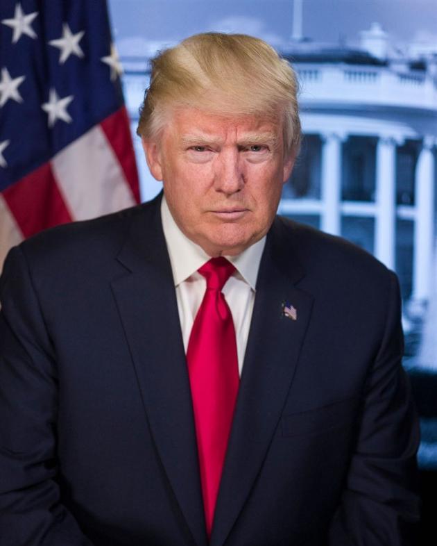 Iran, Trump su Khamenei: “Ti ho salvato da morte brutta e vergognosa, ammetti sconfitta”, poi minaccia: “Bombarderò di nuovo se arricchite uranio”