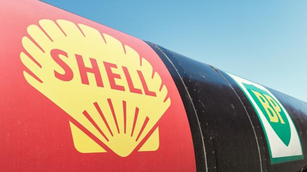 Shell, verso l'acquisto di BP, fusione da 300 miliardi, ma la "conchiglia" smentisce: "falso sono solo speculazioni"