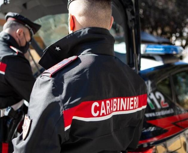 Chiavari, i genitori non vogliono più aiutarlo economicamente, quarantenne minaccia mamma e papà col martello