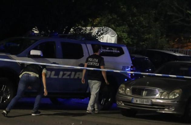 Milano, cadavere di una donna 40enne trovato in un’auto parcheggiata in via Valtellina, nessun segno di violenza, disposta autopsia