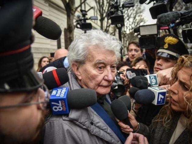 Garlasco, avvocato Sempio Lovati: “Non sappiamo indizi a suo carico, ha già perso la casa e rischia di perdere lavoro, indagine distruttiva”