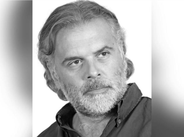 Addio a Saverio Indrio, morto a 61 anni dopo “malore improvviso” il doppiatore di The Rock, Mister Satan e del Sindaco Quimby