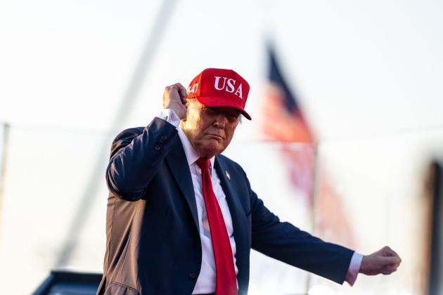 Dazi Usa, altro schiaffo di Trump: “Alle 12 partiranno prime lettere su imposte e accordi commerciali, +10% ai Brics, nessuna eccezione”