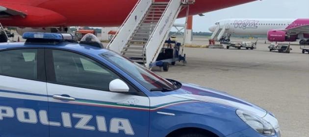 Milano, arrestato a Malpensa 33enne cinese Xu Zewei, accusato da Fbi di spionaggio su vaccino Covid prodotto da Università del Texas nel 2020
