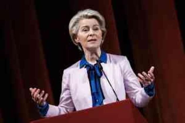 Si vota la sfiducia per la von der Leyen: e lei, in maniera assurda, bolla come "amici di Putin" quelli che la contestano