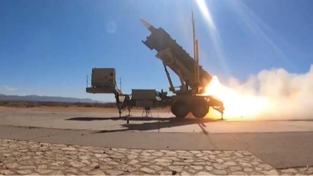 Cos'è il Patriot, il sistema di difesa aerea Usa: intercetta e distrugge aerei, missili da crociera e balistici, gittata di 70 km, costo di 1 mld $