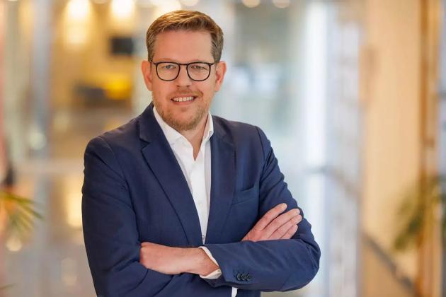 Renault, Duncan Minto nominato CEO ad interim; taglio delle previsioni 2025: margine operativo 6,5%, free cash flow €1-1,5 mld