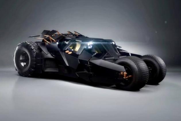 Il brasiliano Neymar compra la Batmobile sputafuoco da 1.3 milioni, ma non potrà usarla