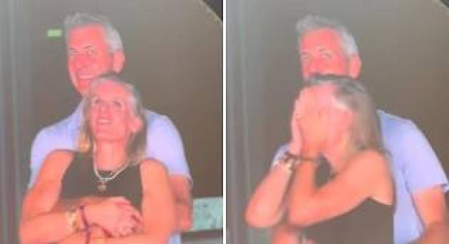 Tradimento al concerto dei Coldplay, sospesi dal lavoro gli amanti Andy Byron e Kristin Cabot, il Ceo di Astronomer si dimette