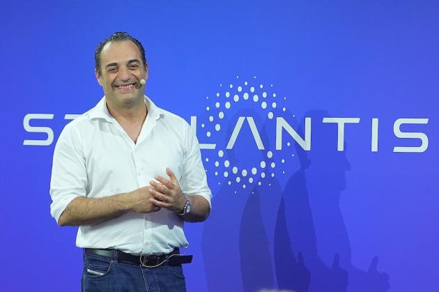 Stellantis, nel primo semestre 2025 perdita netta di €2,3 mld, ricavi a €74,3 mld e consegne globali in calo del 6%; titolo in ribasso del 3%