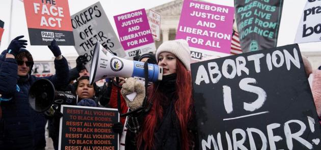 Regno Unito depenalizza l'aborto "fino alla nascita", non più reato dopo i 6 mesi, giudici: "Compassione, non punizione"