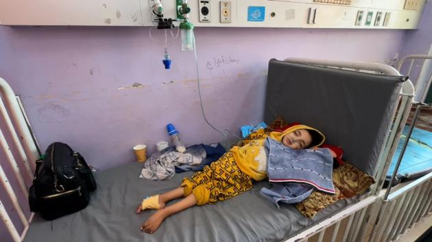 Gaza, bambina di 4 anni Razan Abu Zaher morta di fame e malnutrizione dopo 40 giorni di agonia in ospedale, come lei altri 18 decessi in 24 ore