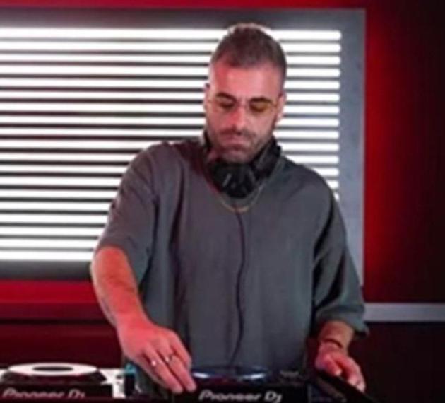 Dj Godzi morto a Ibiza, la testimonianza dell’amico Raffaele: “Ammanettato a mani e piedi come un animale, prima i pugni in faccia da Polizia”