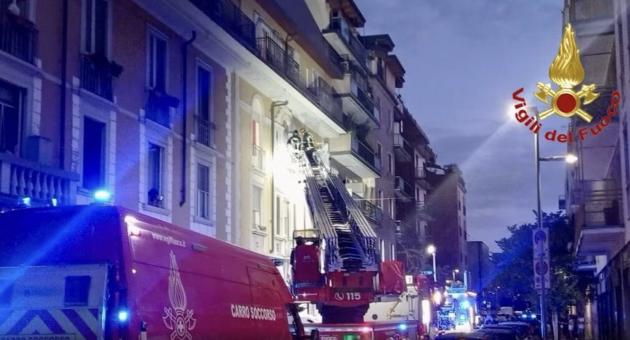 Sesto San Giovanni (MI), 20enne trovato morto in un appartamento andato in fiamme, ipotesi omicidio e incendio doloso