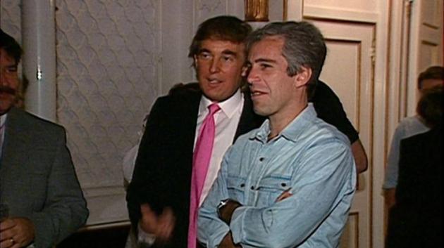 Caso Epstein, “Trump avvertito a maggio dal dipartimento di giustizia della sua presenza nei file”, il tycoon: “Altra fake news”