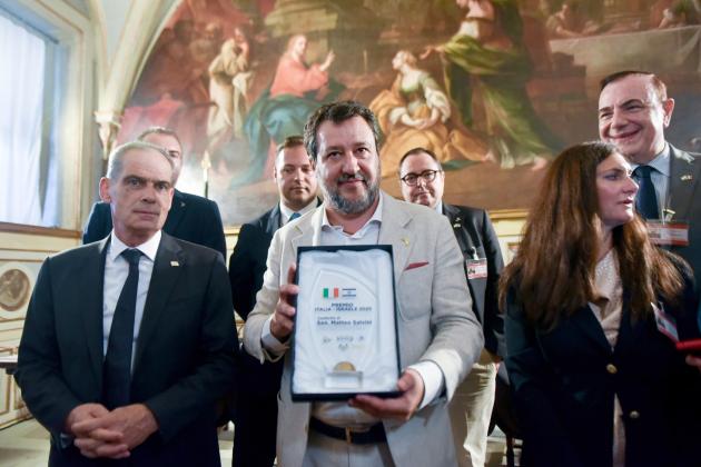 Salvini riceve il premio Italia-Israele e spara la caz*ata: "Tel Aviv realtà pacifica", si ricordi le parole di Andreotti, Craxi e dell'Onu