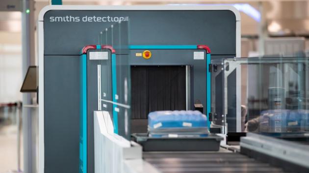 Ue, via libera a trasporto liquidi fino a 2L nel bagaglio a mano negli aeroporti dotati di scanner di ultima generazione, ok ad aerosol e gel